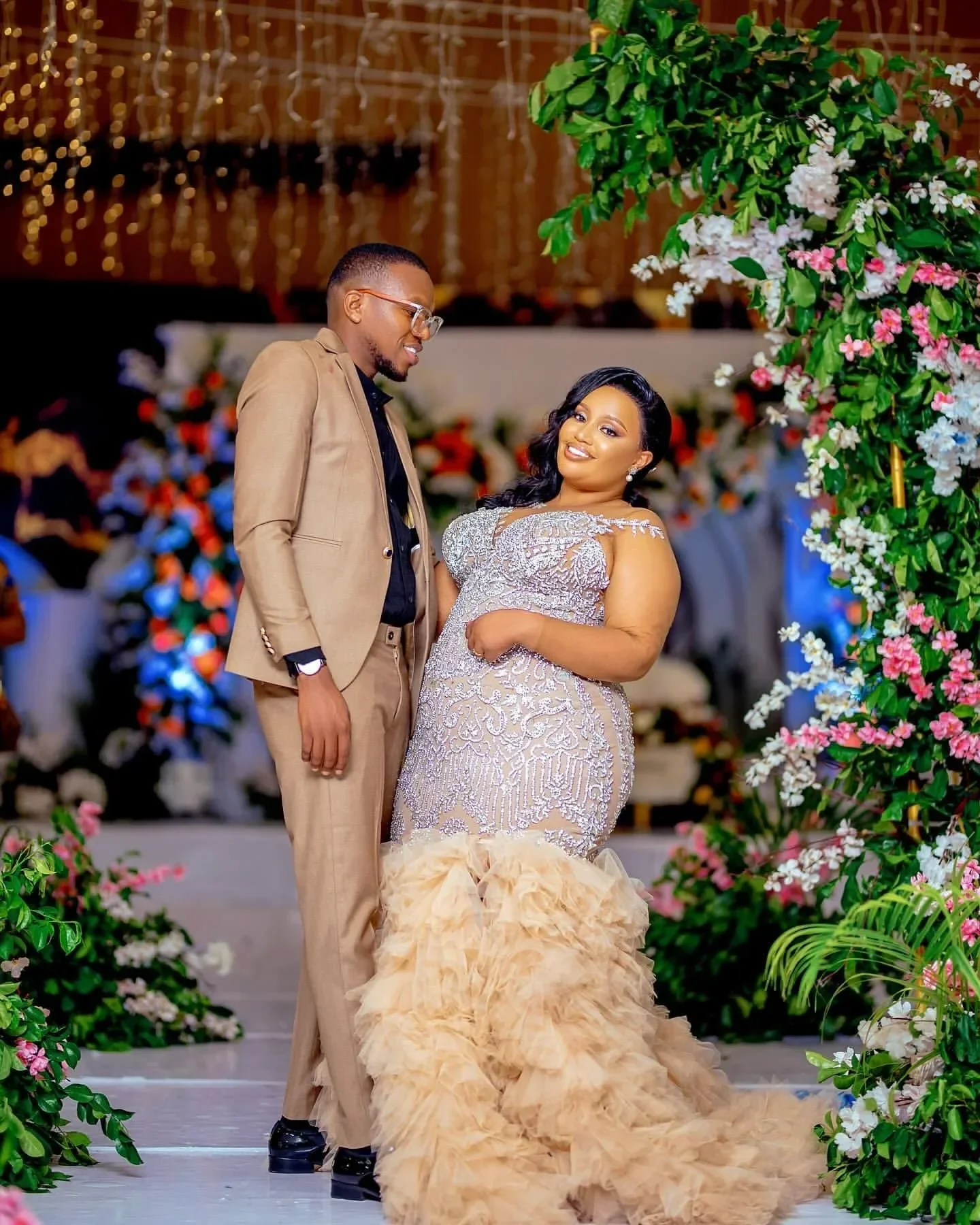 Customized Champagne African Shinny Beads Crystals  Wedding Dress Robe De Mariée Plus Size Long Sleeves Tiers Tulle  Bridal Gown