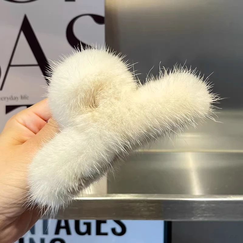 cute-faionable-real-mink-fur-hair-claw-clip-for-women-ark-clamp-ba-of-head-original-design-hair-accories-travel-par