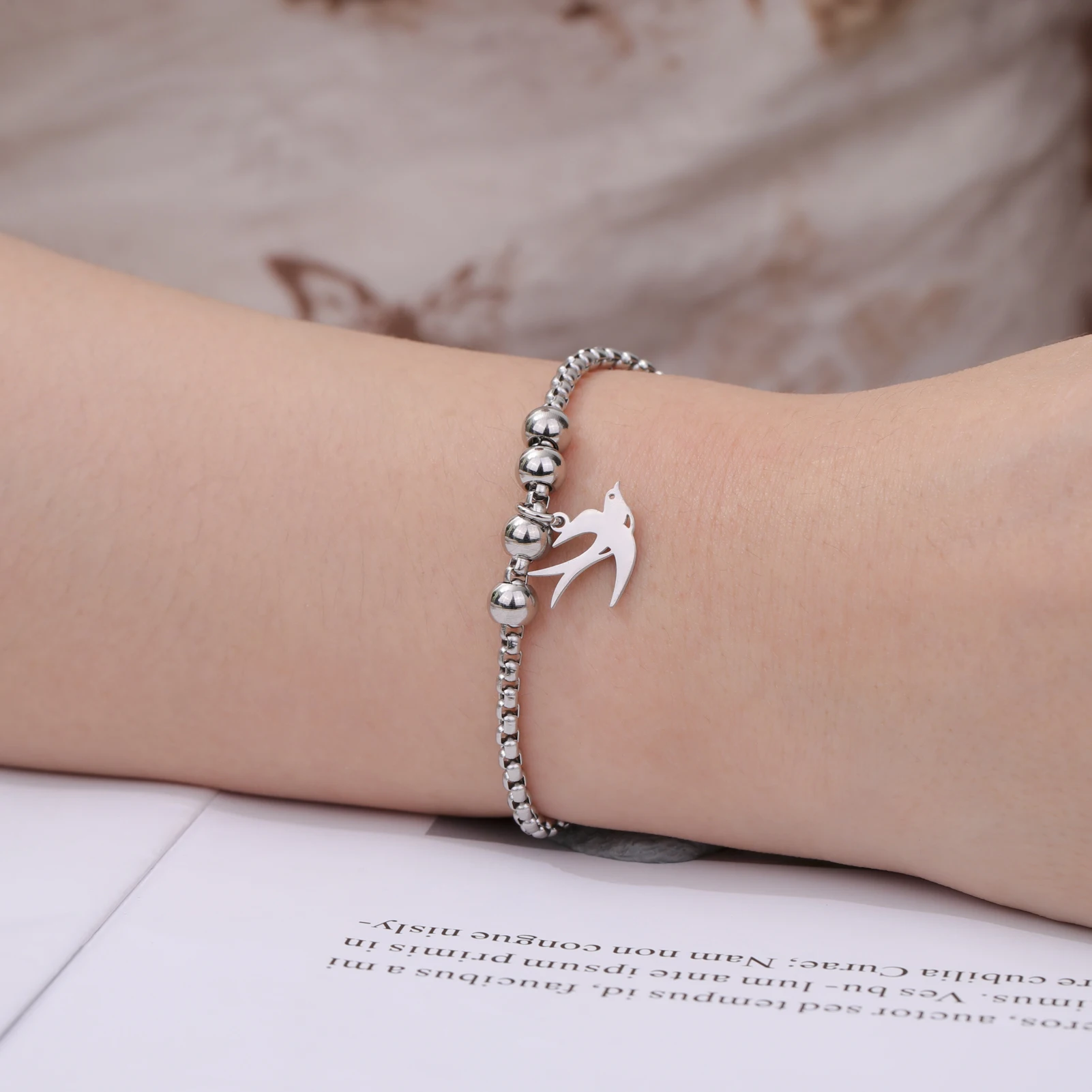 Cazador Swallow Bird Charm Bracelets for Women Girls Stainless Steel Beads Box Chain Hand Bracelet Jewelry Gift 2025 Wholesale