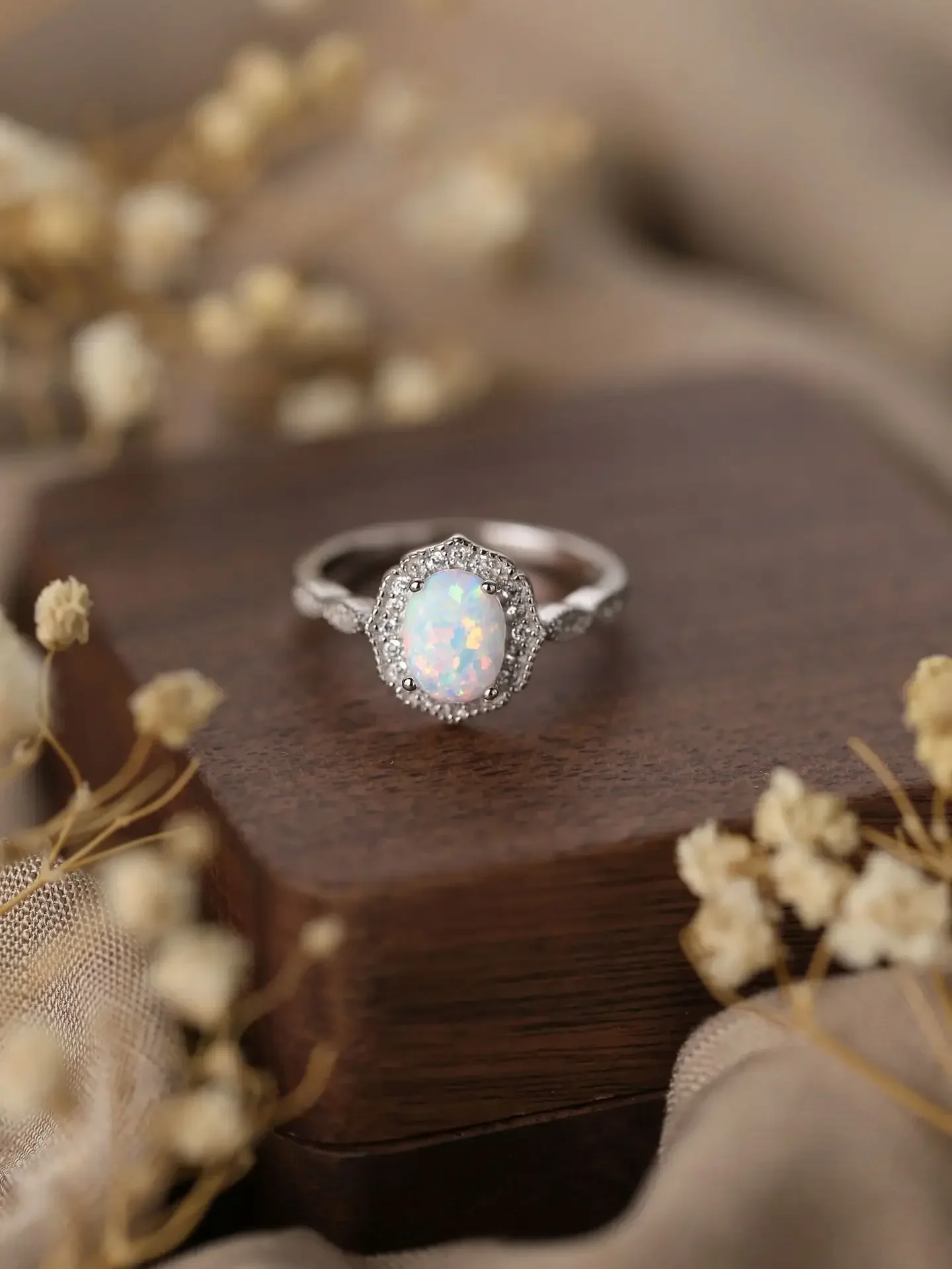 Pure 925 Silver Women's Ring Inlaid with Zircon and Opal with Exquisite Style as Wedding Ring