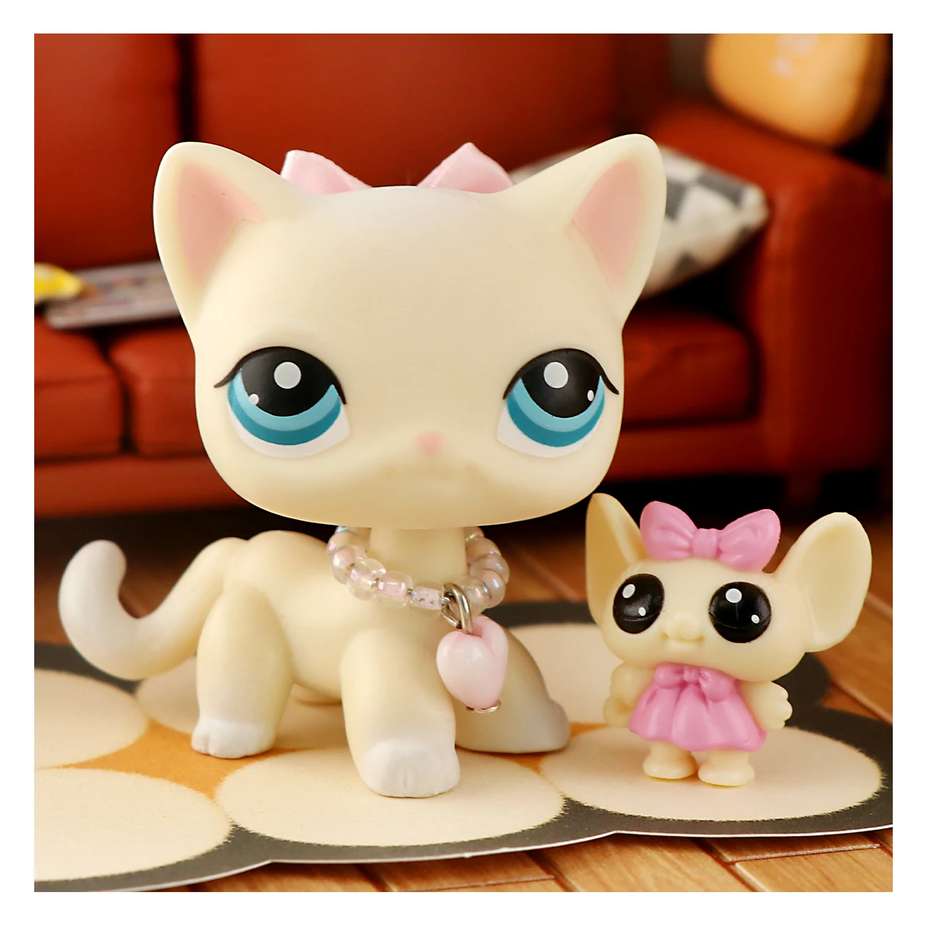 Lovely White Short Hair Cat #410 Rare Collectable Figure with Cute Accessories Kids Cute Gift