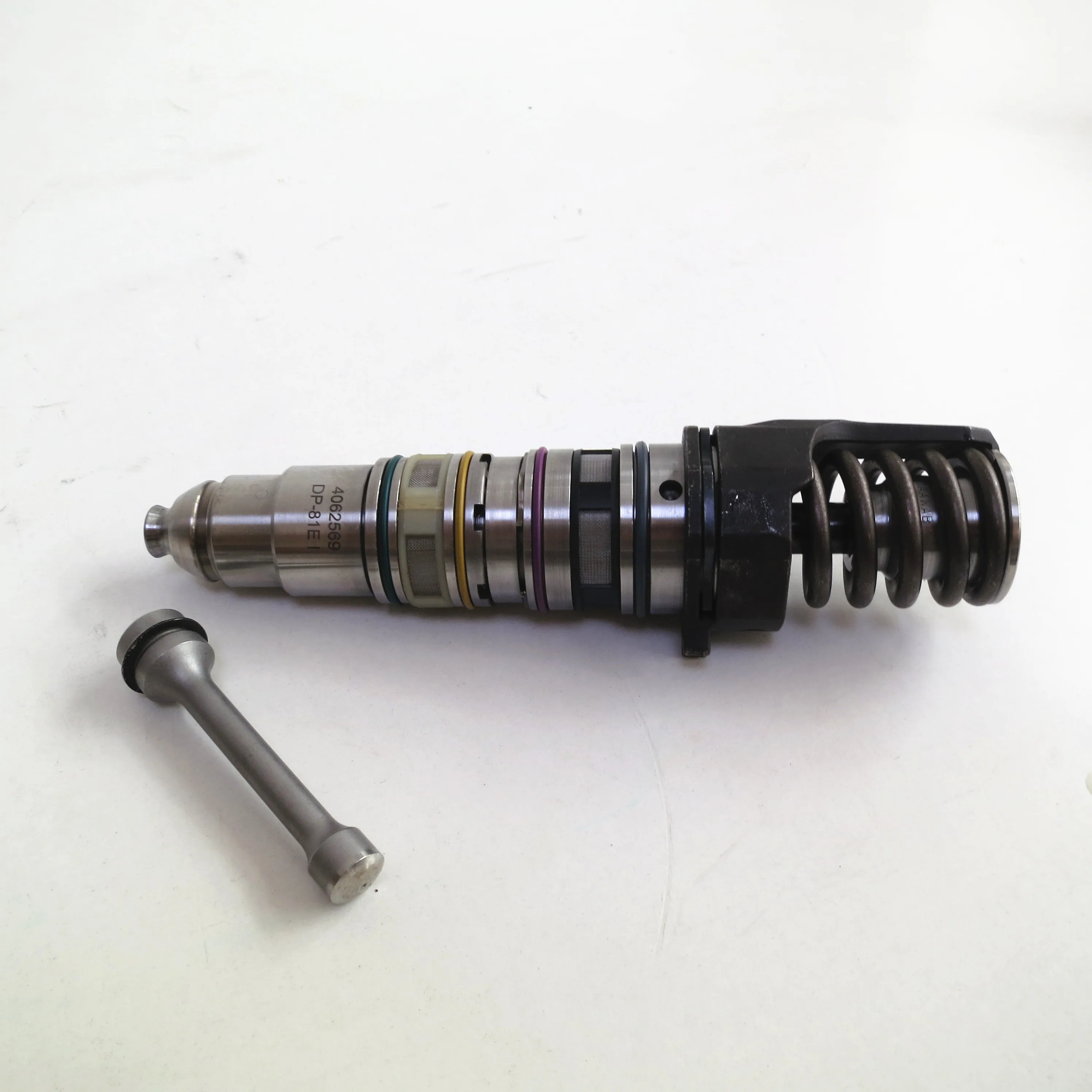 High quality china manufacture engine injector diesel fuel injector 4062569