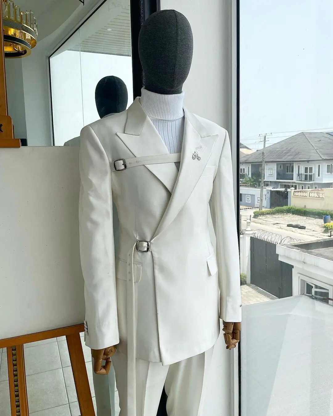 Trajes blancos para hombre, chaqueta y pantalones de dos piezas, hechos a medida, diseño único, novio, boda, fiesta, ocasión Formal