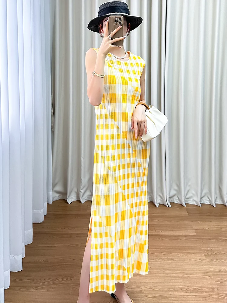 

Fashionable Summer Casual Sleeveless Pleated Dress Checkered Print A-Line Silken Top for Women in Their Thirties Chinese Brand
