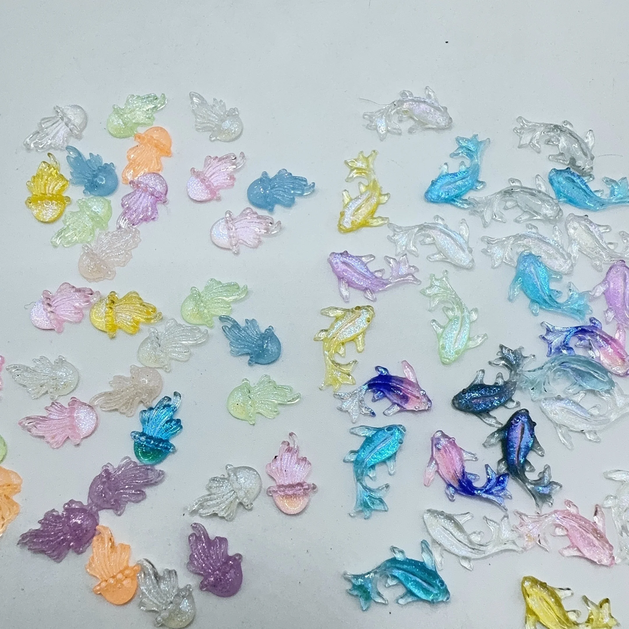 100 Stück Miniatur-Ozean-Tier-Charms-Set für Nagelkunst, niedliches Kawaii-Harz, Fisch, flache Rückseite, Strasssteine, DIY-Nageldekorationen