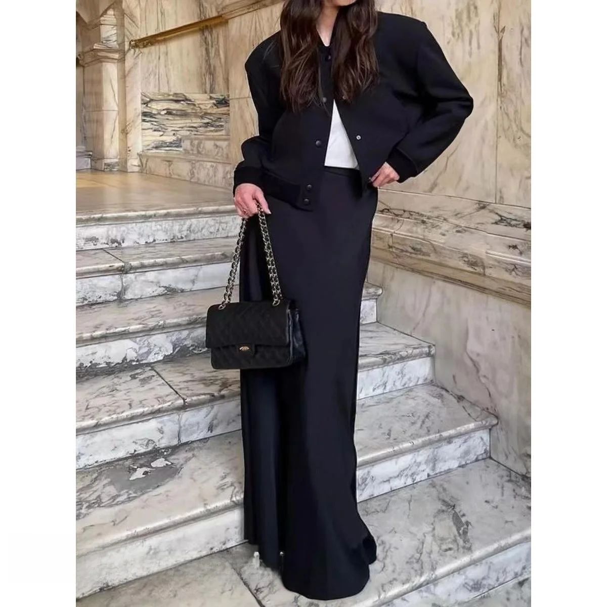 ハイウエストロングサテンスカート、フィットテール、ピュアカラー、通勤デザイン、Aラインシルエット、ボタンディテール、エレガントなレディーススカート