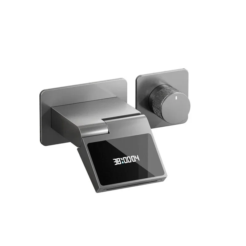 Półki ukryte w całości z miedzi, cyfrowy wyświetlacz ciepłej i zimnej wody, łazienka z umywalką, ściana łazienkowa, toaleta, bateria wodospadowa