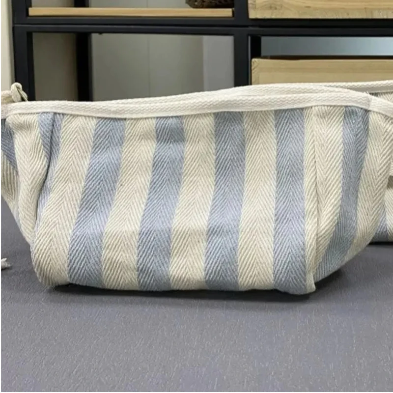 Mar High Quality Unique Design Fashion Strip Toiletry Pouch Zipper Make Up Brush Bag Travel Organizer Wholesale Cosmetic Bags