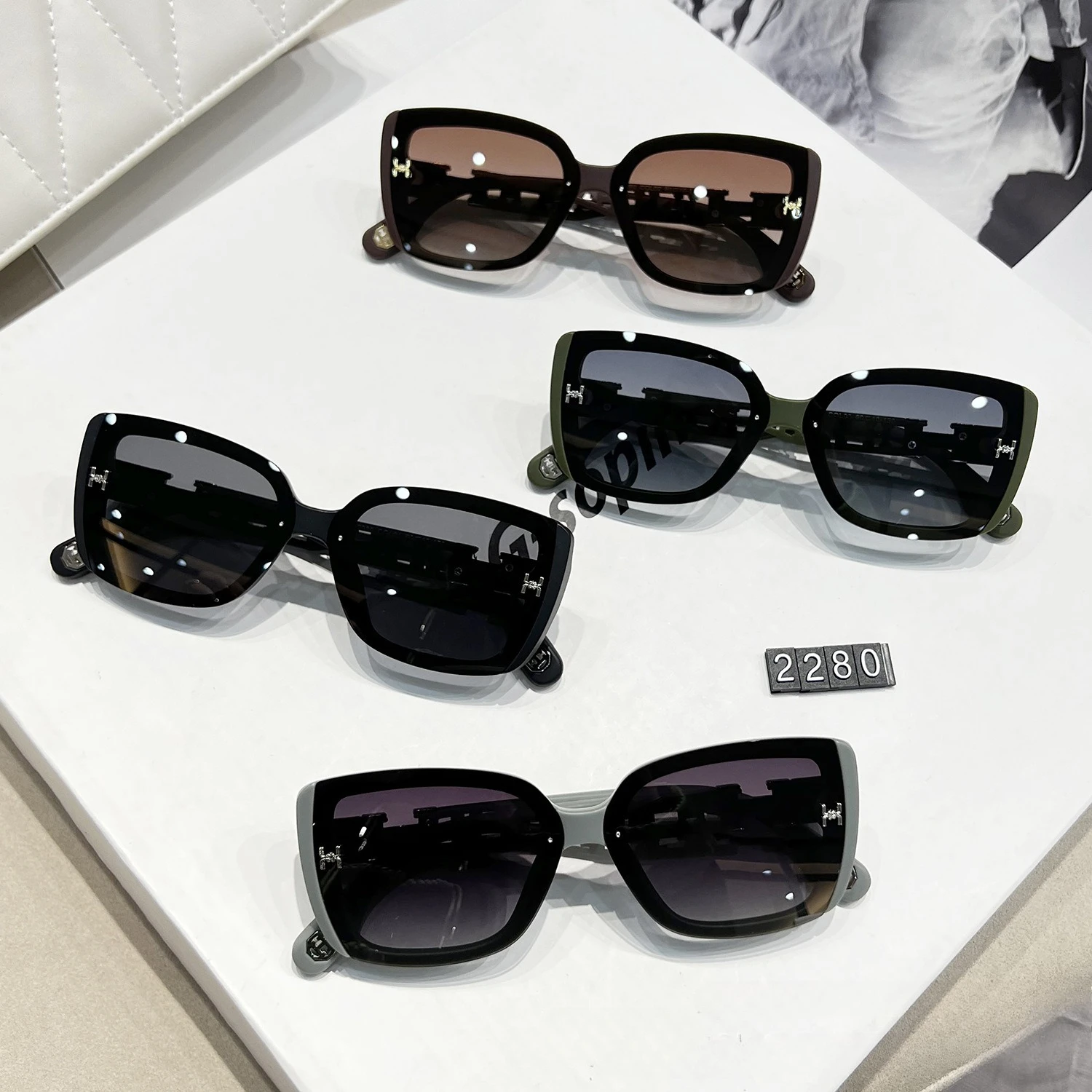

2025 New H Letter Fashion Light Luxury Polarized Sunglasses UV Protection, Small Frame High-Quality Sunshade Glasses