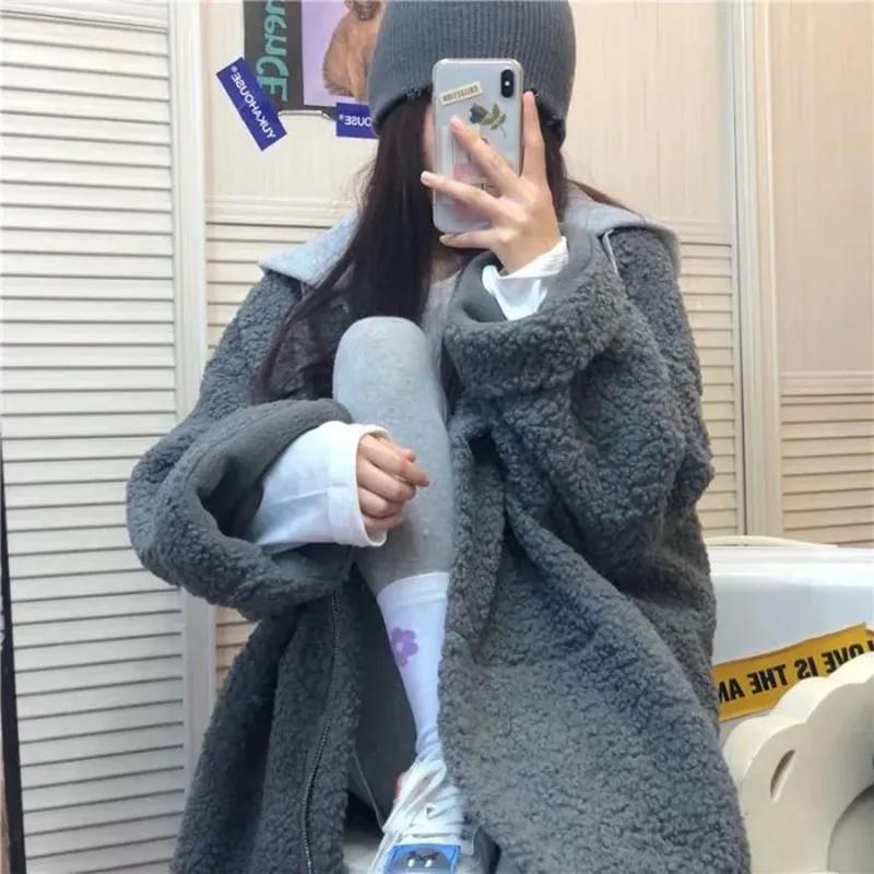 

2024 Winter New Hooded Imitation Lamb Cashmere Coat Women's Mid-Length Fashion Tren Thickened Over Knee Splicing Coat Commute