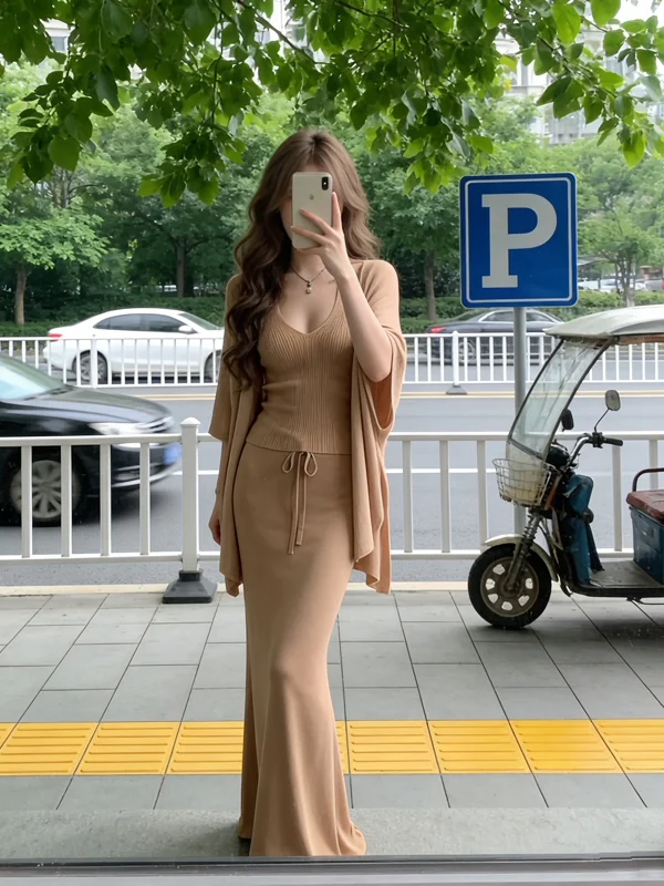 

Spring Summer Women's V-Neck Knitted Vest Shoulder Wrap Cardigan Outerwear Half Skirt Skin-Friendly Three-Piece Set Fashionab...