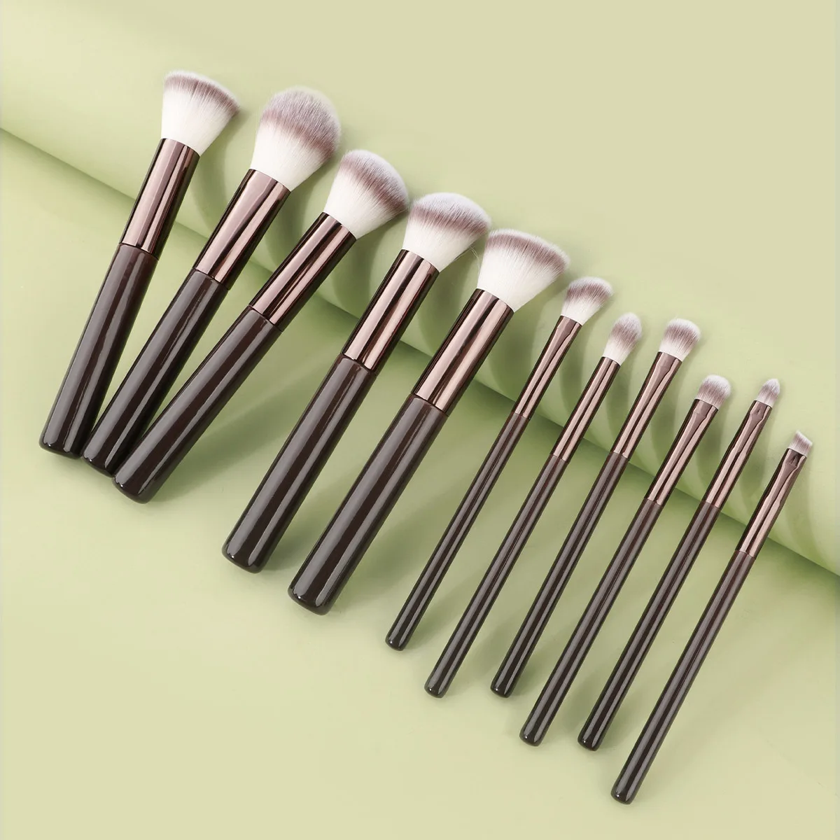11-teiliges Make-up-Pinsel-Set mit Massivholzgriff und Tasche, dreifarbiger loser Puderpinsel, Grundierungspinsel, Lidschattenpinsel
