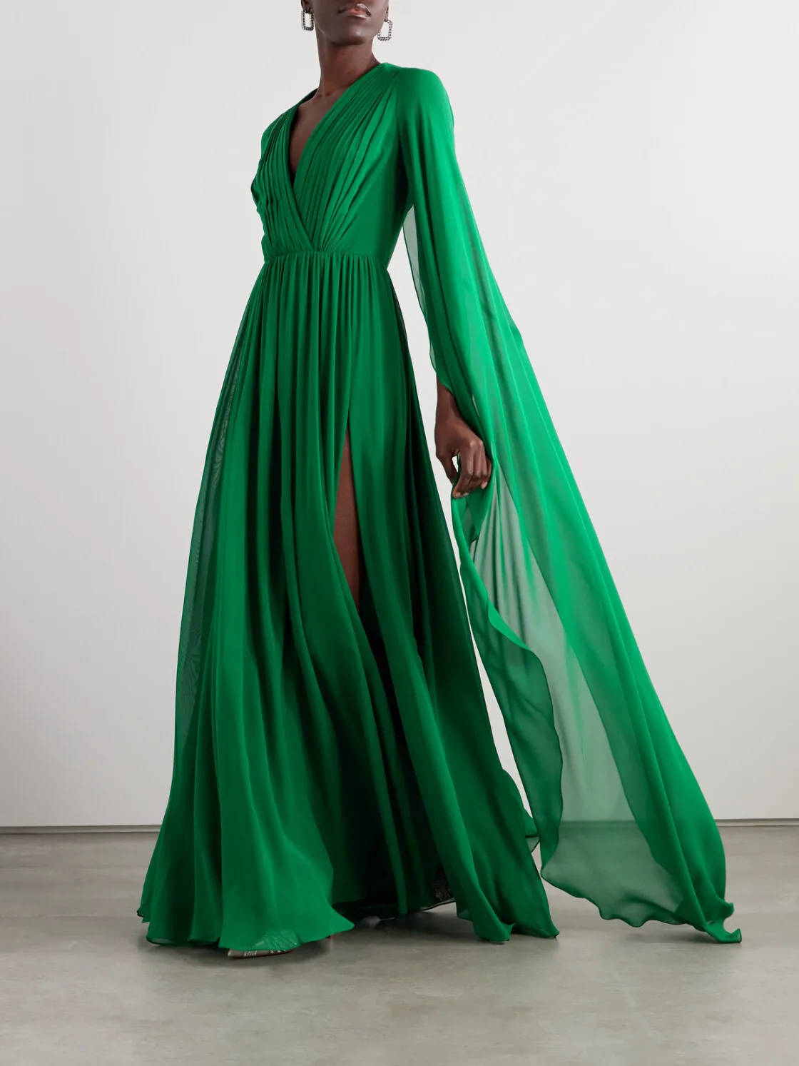 Customized Long Green V-Neck Chiffon Evening Dresses With Cape A-Line Pleated Floor Length Zipper Back Prom Dress Party Dresses