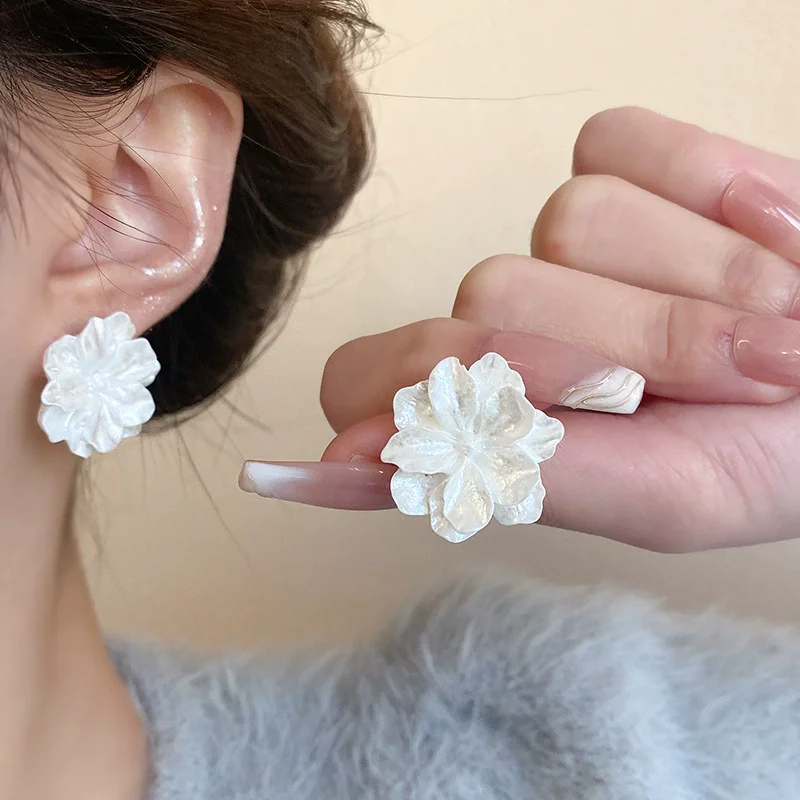 Korean New White Flowers Stud Earrings for Women Fashion Personality Design Bijoux Wedding Birthday Gift Jewelry Wholesale