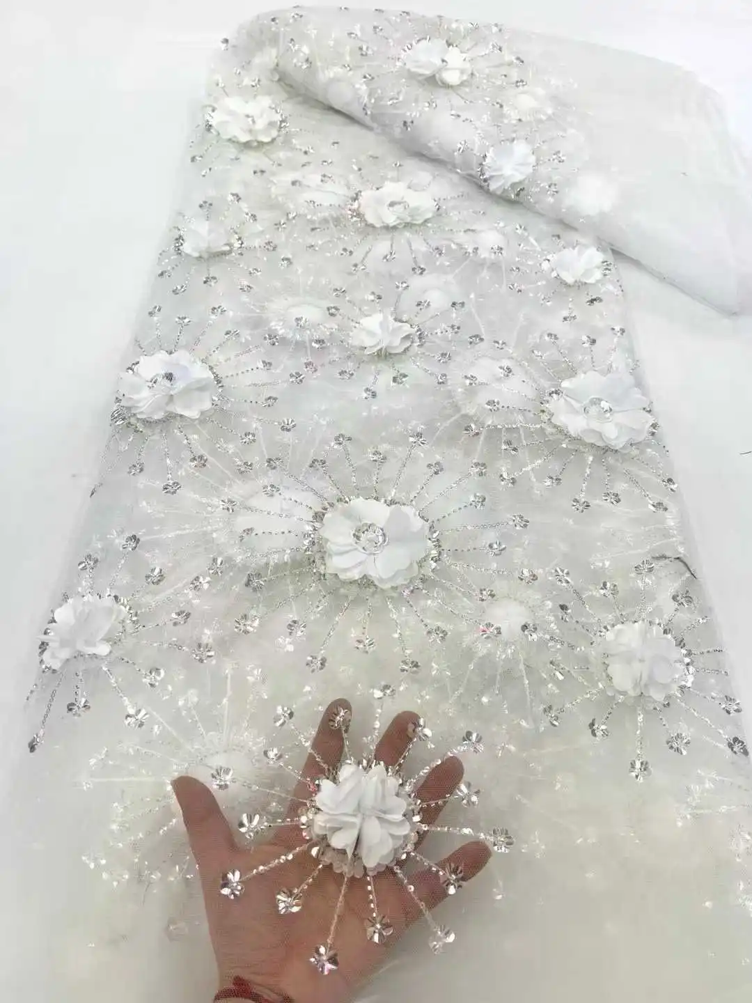 アフリカの3Dフラワーファブリック、5ヤード、高品質スパンコール刺繍入りフランスナイジェリアビーズネットレース生地、結婚式パーティー用