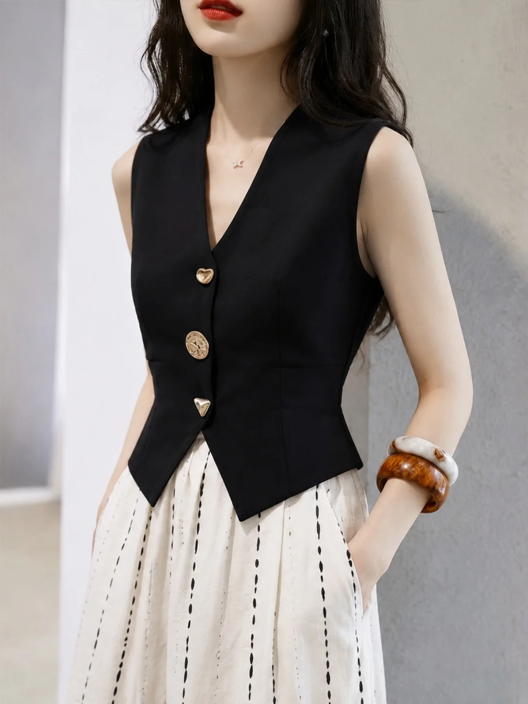 Commute Versatile Design Single Button Sleeveless Vest Summer Light Maturity V-neck Top Women's Fashion Korean Style Straight...
