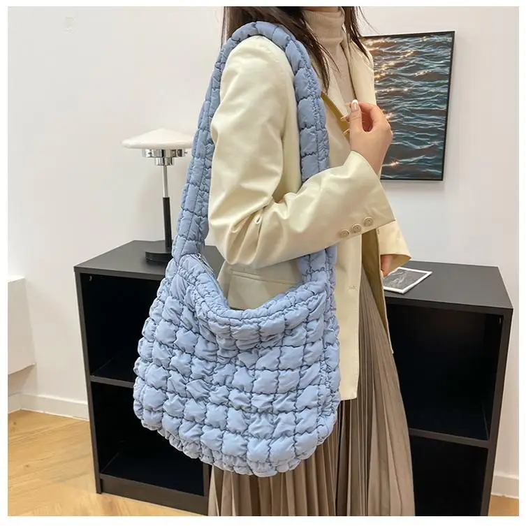 

Ins Cloud Folded Light Weight Women's oulder Bag Nylon Material Large Capaci Casual Individual Sle Diamond Pattern Handbag