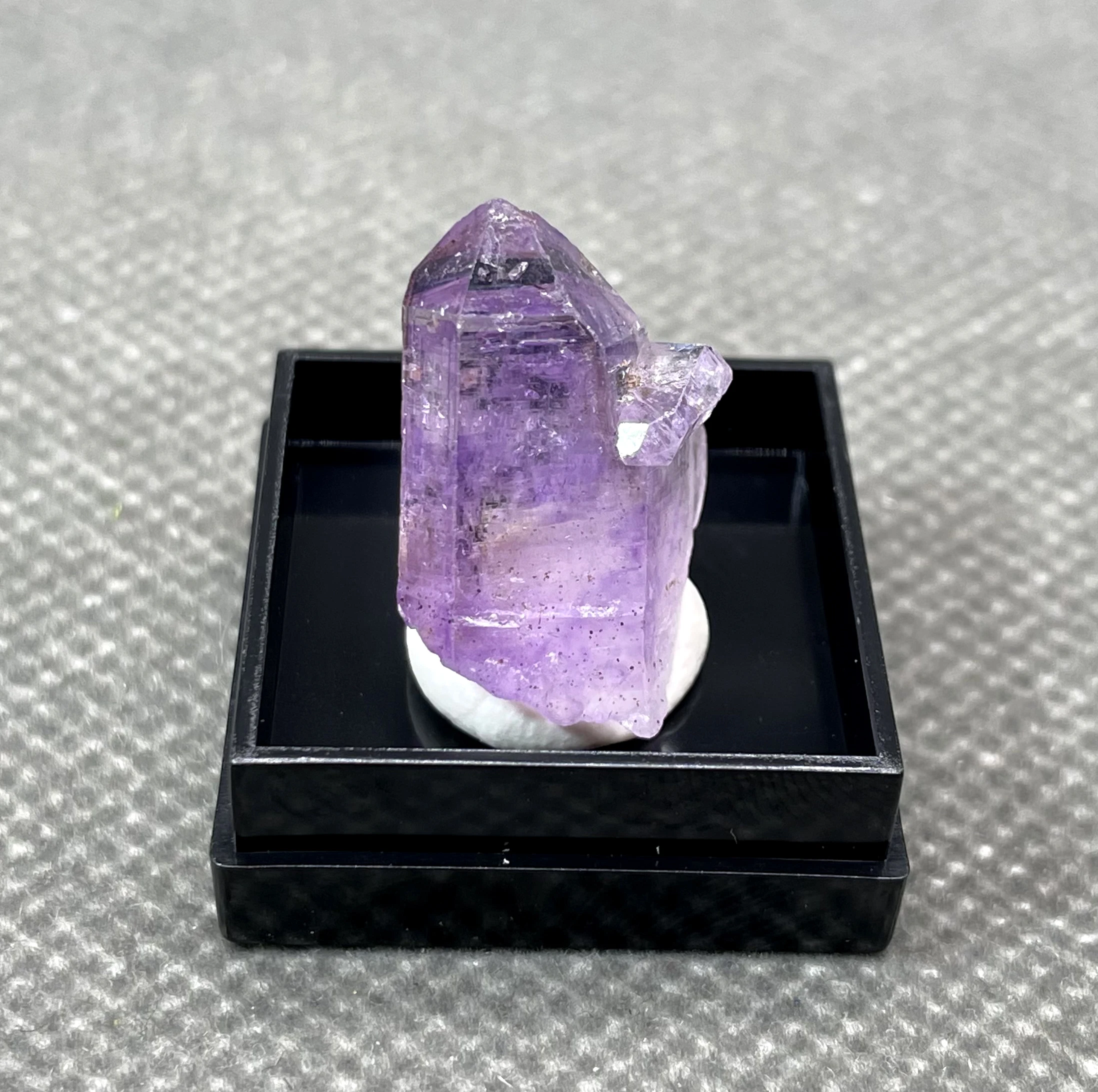 NEW! 100% Natural Rare Namibia Goboboseb Amethyst mineral Single crystal stone and crystal Quartz Crystal + size 2cm