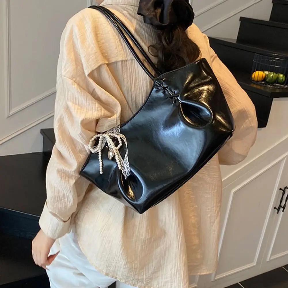 

Vintage Elegant Autumn Winter Underarm Bag with Pendant Temperament Commuting Handbag Versatile PU Leather French Tote Bag Girls