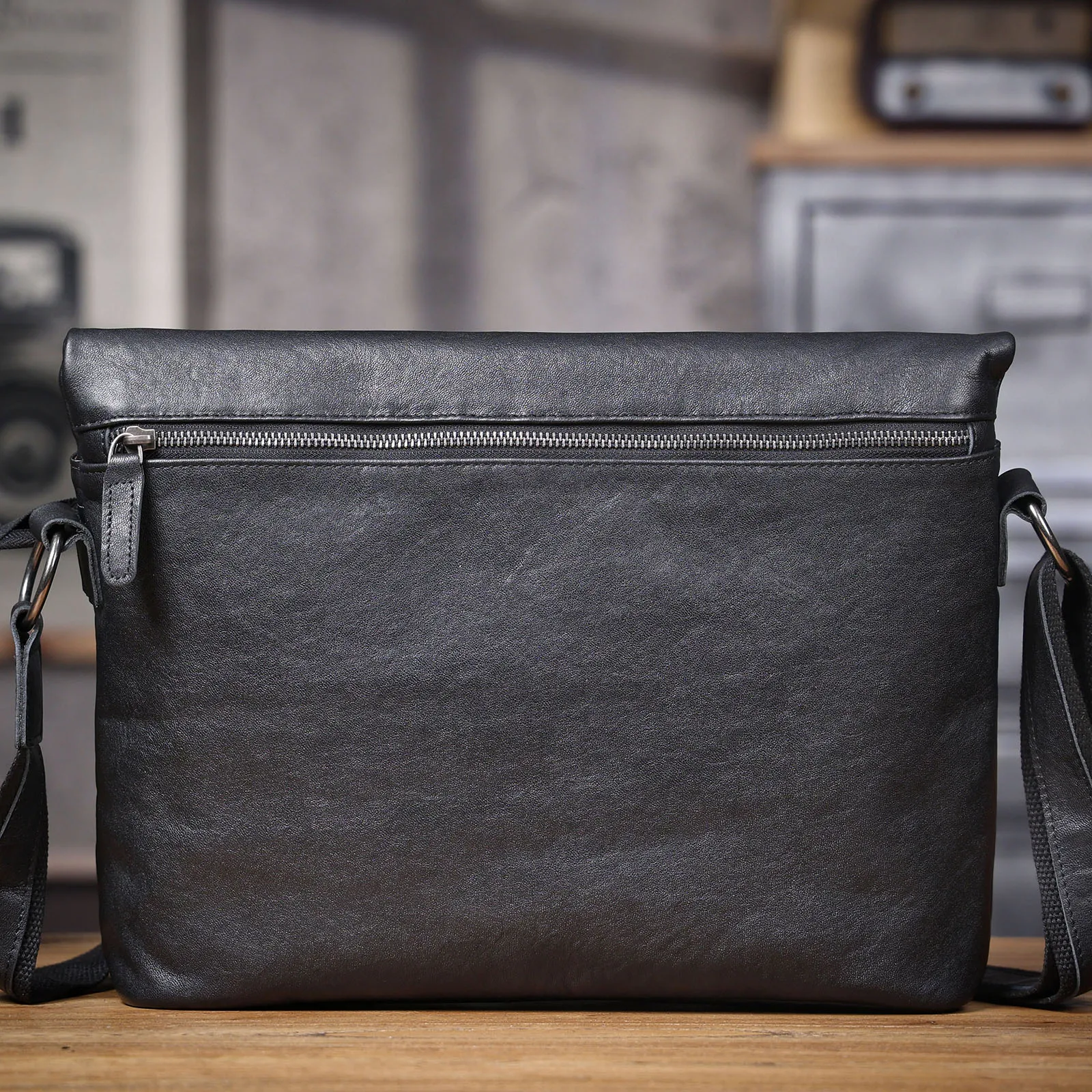 Echte Leder-Umhängetasche für Herren, Crossbody-Laptoptasche, einfache Rindsleder-Tasche aus pflanzlich gegerbtem Leder, modisch und lässig – Detail 11