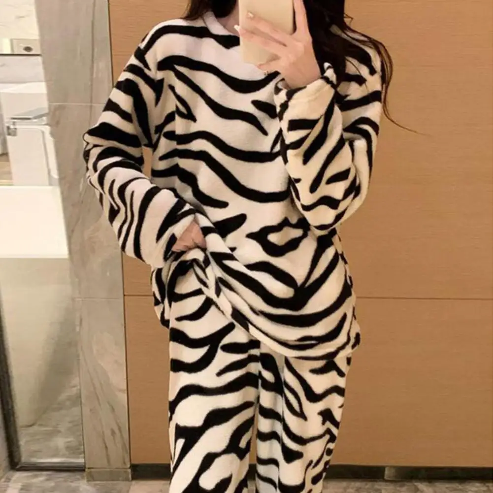Women Pajamas Winter Long-sleeved Thickened Warm Face Cloth Coral Velvet Large Size Loose Home Clothing Padded Leisure Clothing