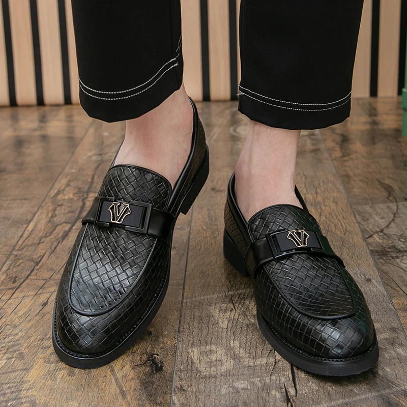 Pointed-toe shoes - trendy and versatile for men One-piece style perfect for lazy young Britons Casual shoes for leisure wear