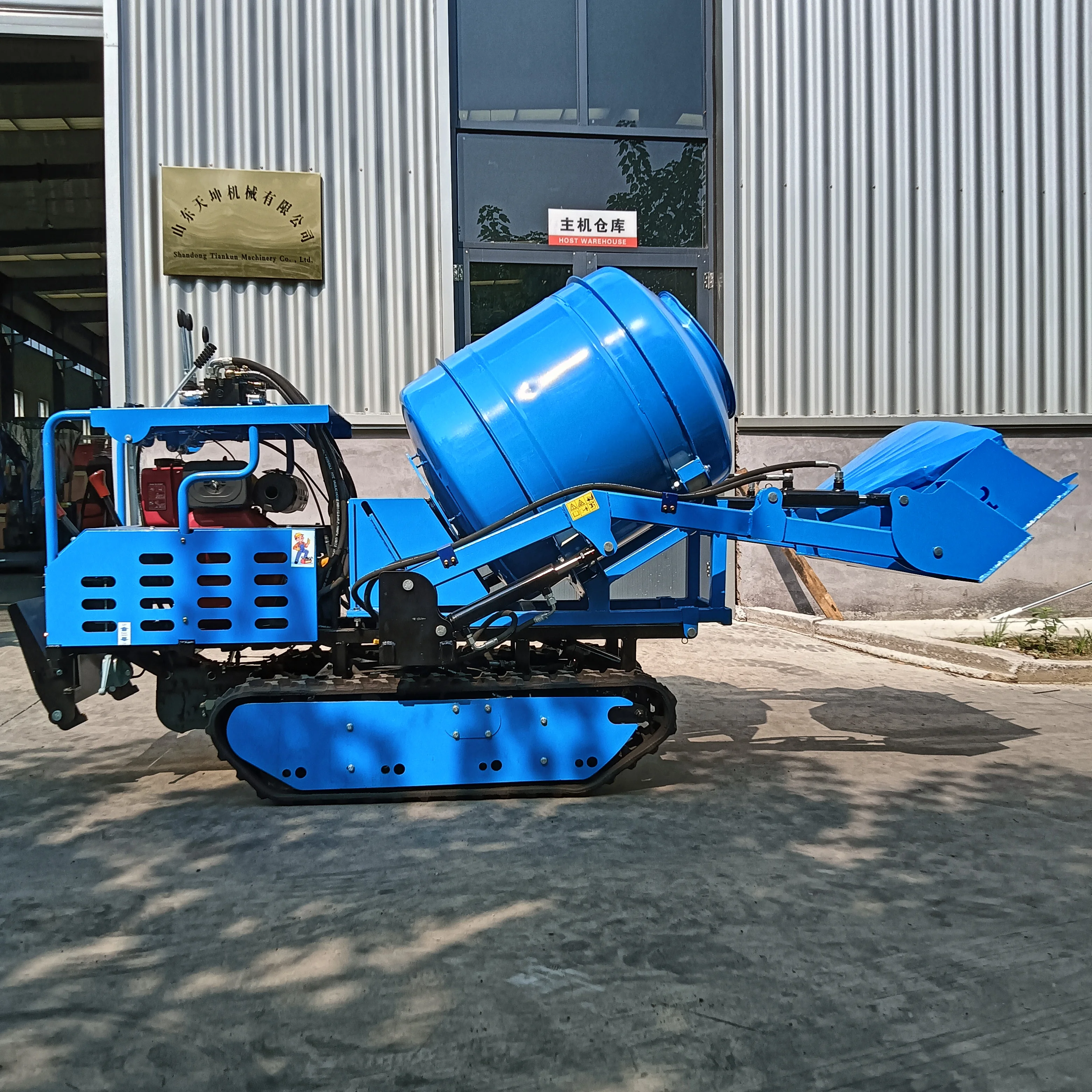 

Mini Crawler Drive Concrete Mixer Truck 10HP Diesel Engine High Operating Efficiency Hydraulic Dump Mixer 0.09m High