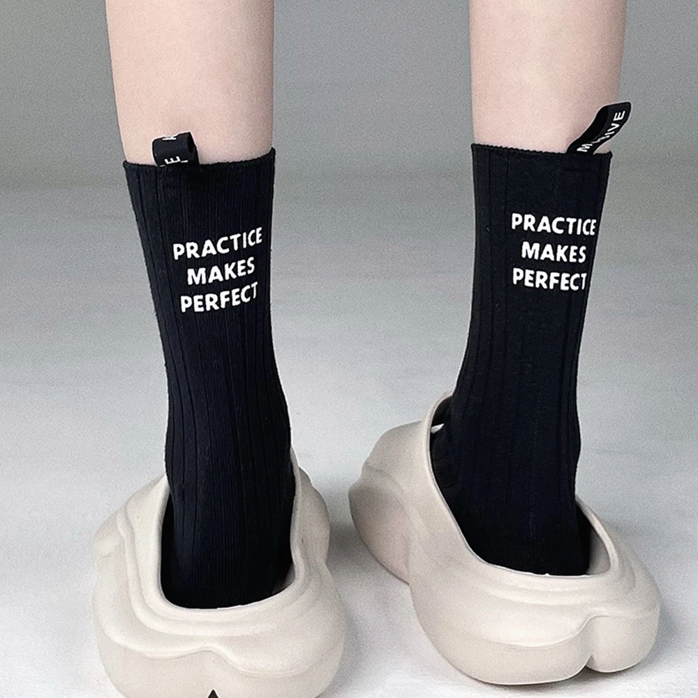 

Fashion Cotton Cotton Socks Breathable Letter Medium Tube Socks Warm Soft Sports Home Socks Four Seasons