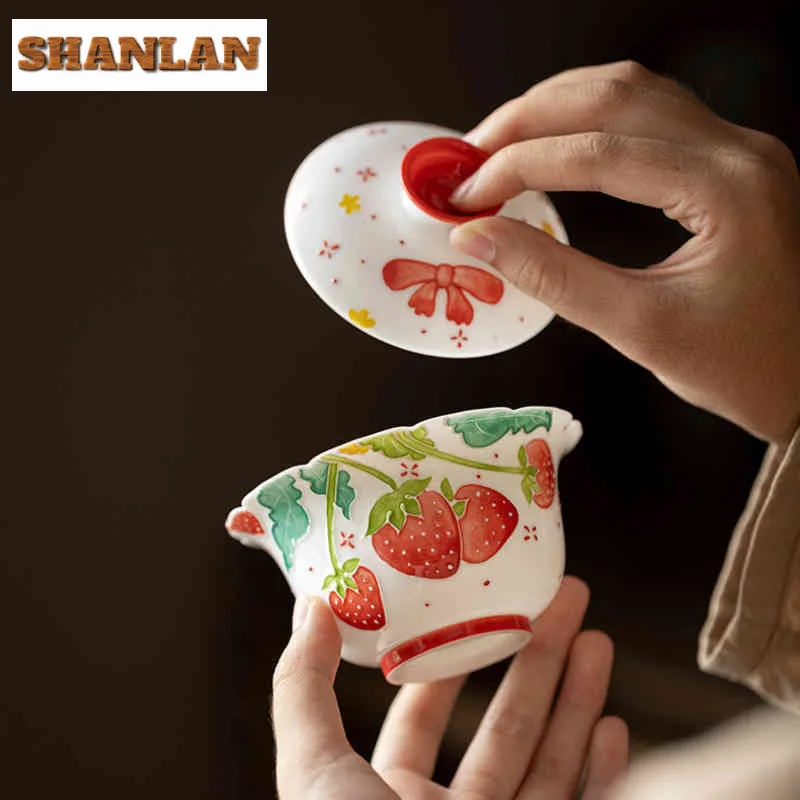

140ml Underglaze Color Hand-painted Strawberry Gaiwan Vintage Tea Tureen Tea Bowl With Lid Kit Tea Maker Cover Bowl Cha Gift