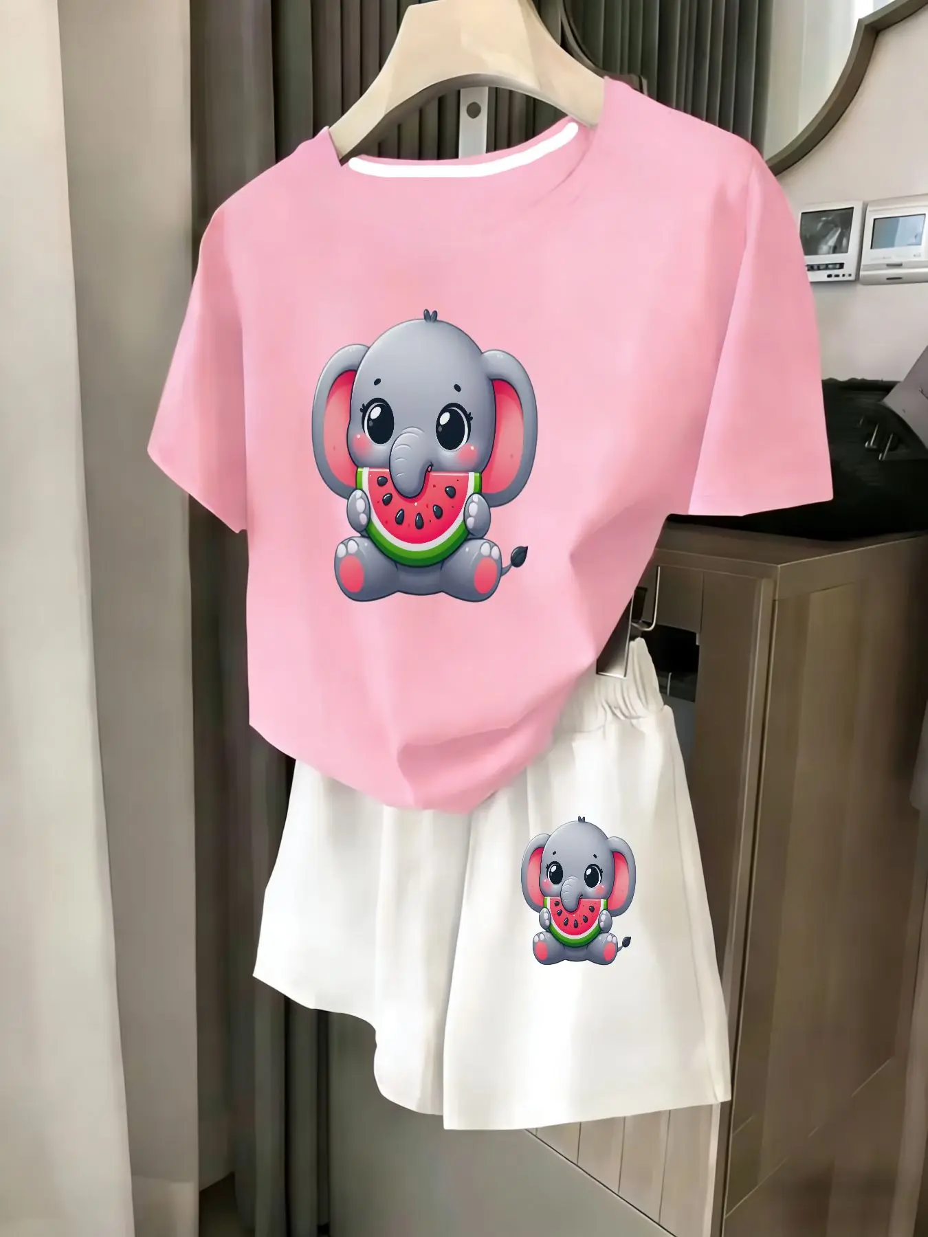 

Женский комплект из 2 предметов, летний комплект для пляжного отдыха, повседневная футболка с круглым вырезом и короткими рукавами, шорты с эластичной резинкой на талии, удобный костюм