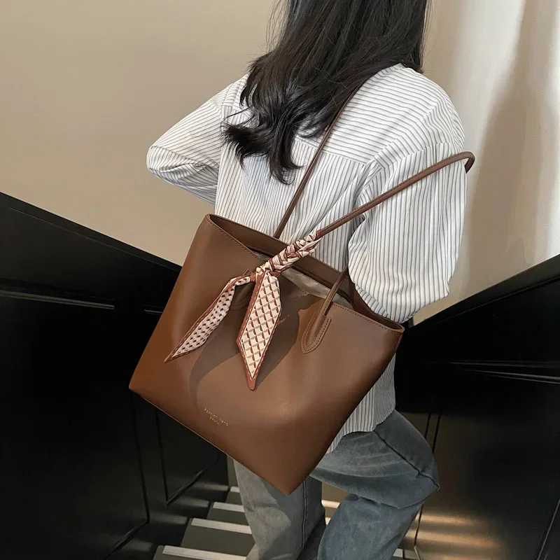 

PU Zipper Classic Commute Style Women's Tote Bags High Quality Large Capacity Tote Bags 2025 New Hot Sale Shoulder Bags