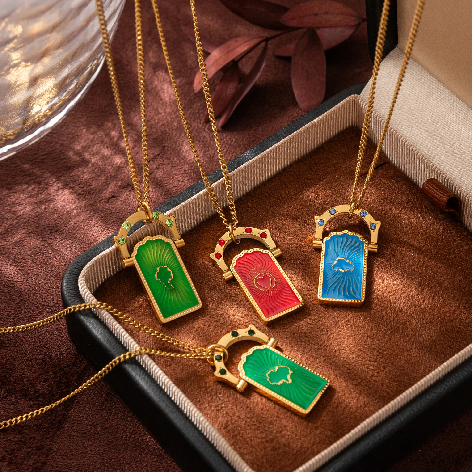 

Spiritual Tarot Necklace for Women, Rotating Clover & Tree of Life Pendant, 18K Gold Plated Titanium Jewelry