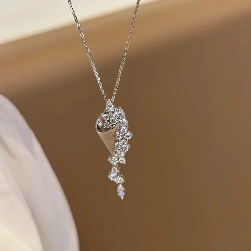 بسيطة الإناث المختنق 925 فضة تألق الفضة نحى الساعة الرملية قلادة قلادة للنساء Waterdrop شرابة سلسلة
