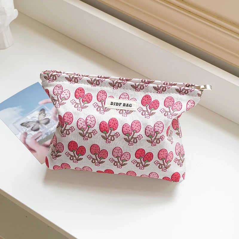 Borsa per il trucco da donna borsa portatile per cosmetici alla fragola rosa di grande capacità con cerniera Design borsa da toilette da viaggio