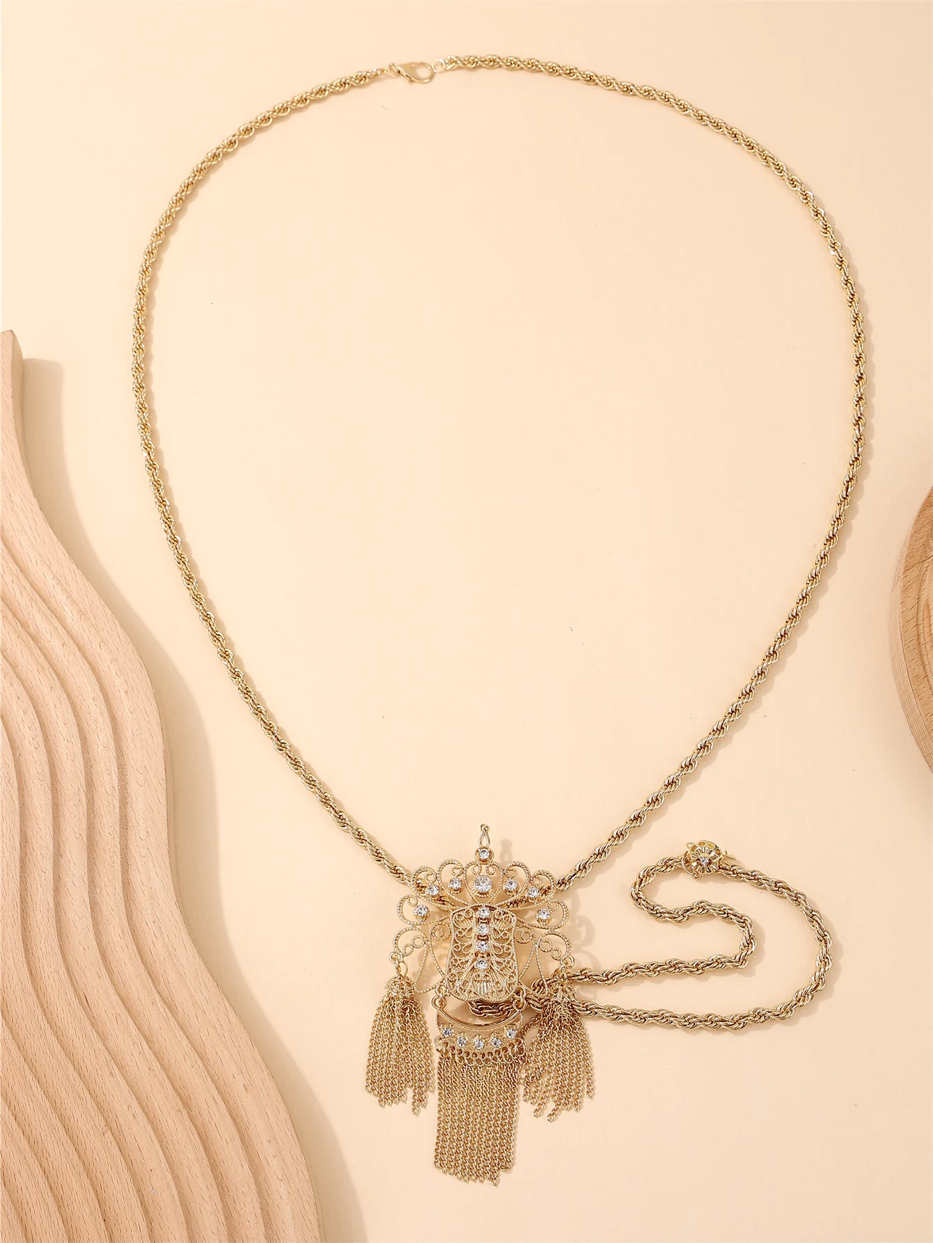 

Luxury Women's Pendant Luxury Palace Style Fashionable Women's Jewelry Necklace Bridal Wedding Banquet Accessory