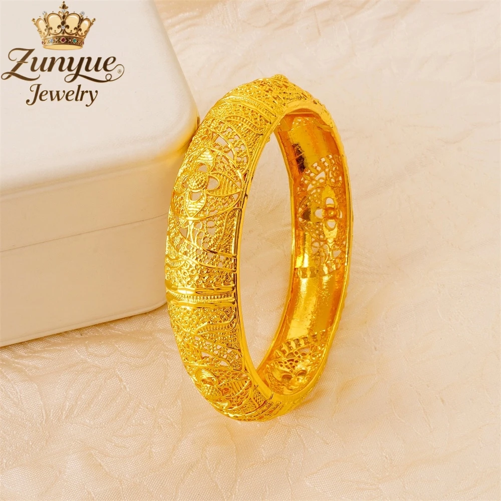 

Sand Gold Hollowed-Out Flower Bracelet Luxury Quality Jewelry Handicraft Fashion Jewelry Charms Exquisite Popular Elegant Gift