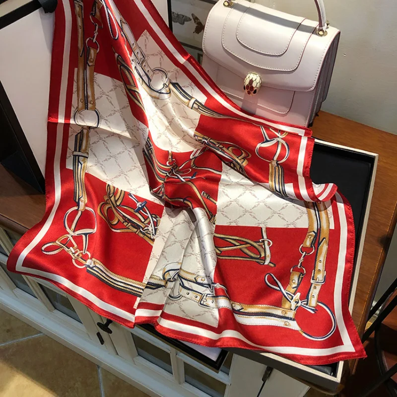 Sommer 100% Reine Seide Quadratischer Schal Damen Klassischer Horsebit-Print Bandana Halstuch Haarschal Taschenaccessoire für Reisen und Geschenke – Detail 4