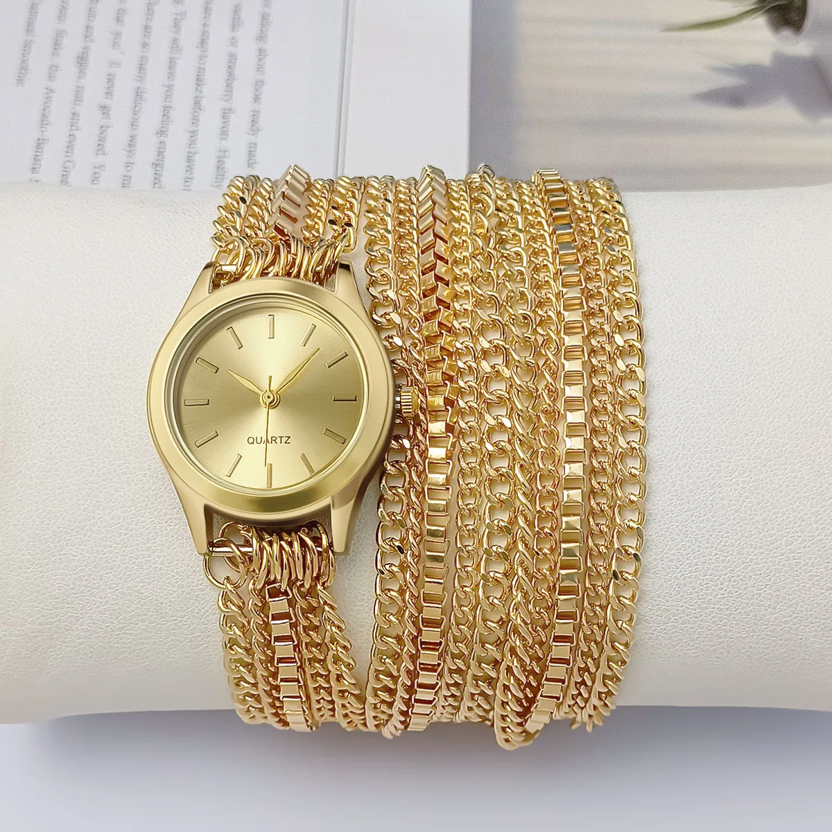 ساعة فاخرة للنساء حزام معدني ساعات السيدات كوارتز ساعات المعصم النساء ساعة أصدقاء الأسرة هدية الكريسماس عيد الحب