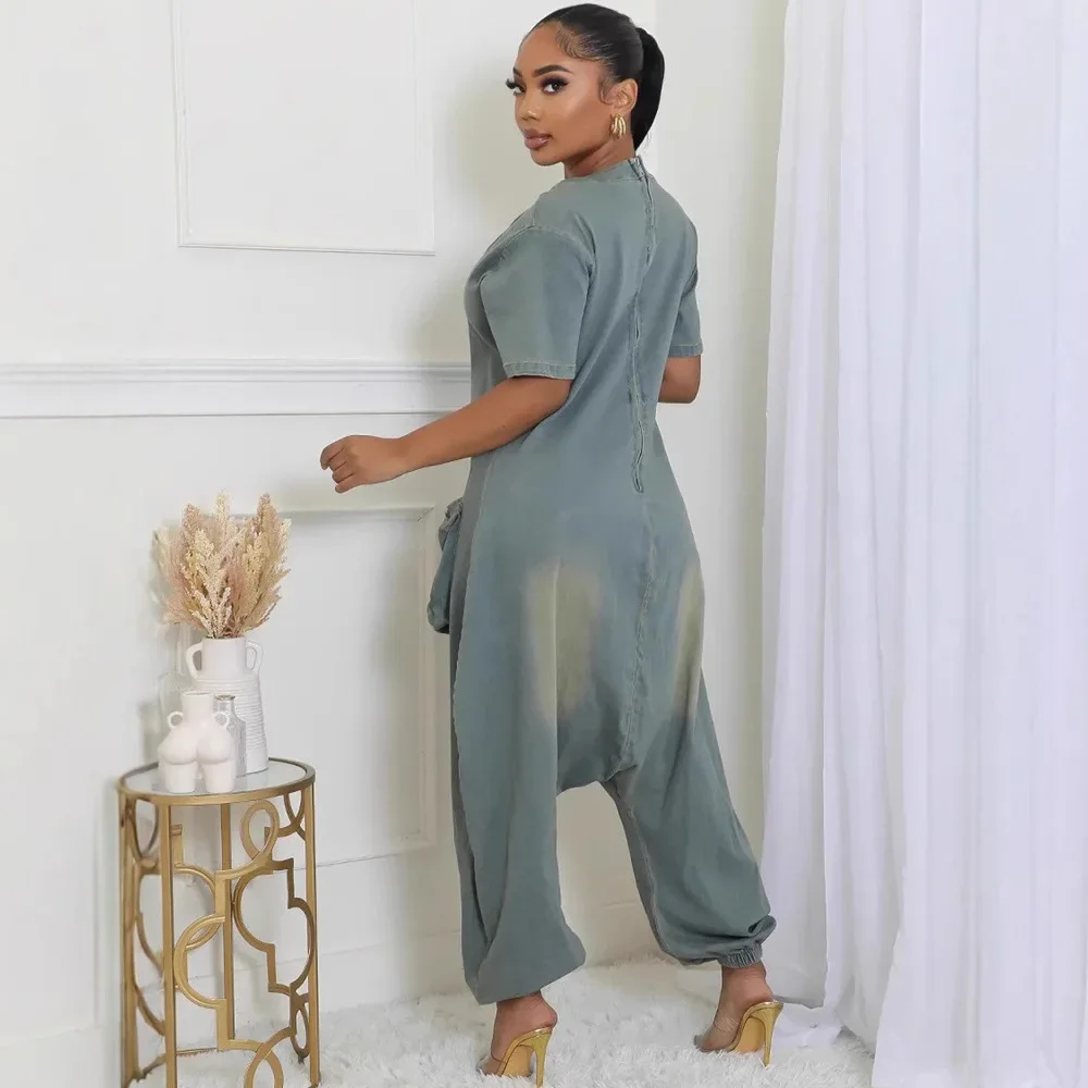 

Индивидуальный джинсовый комбинезон с большими карманами. Новый летний модный стиль повседневного женского комбинезона с короткими рукавами и v-образным вырезом