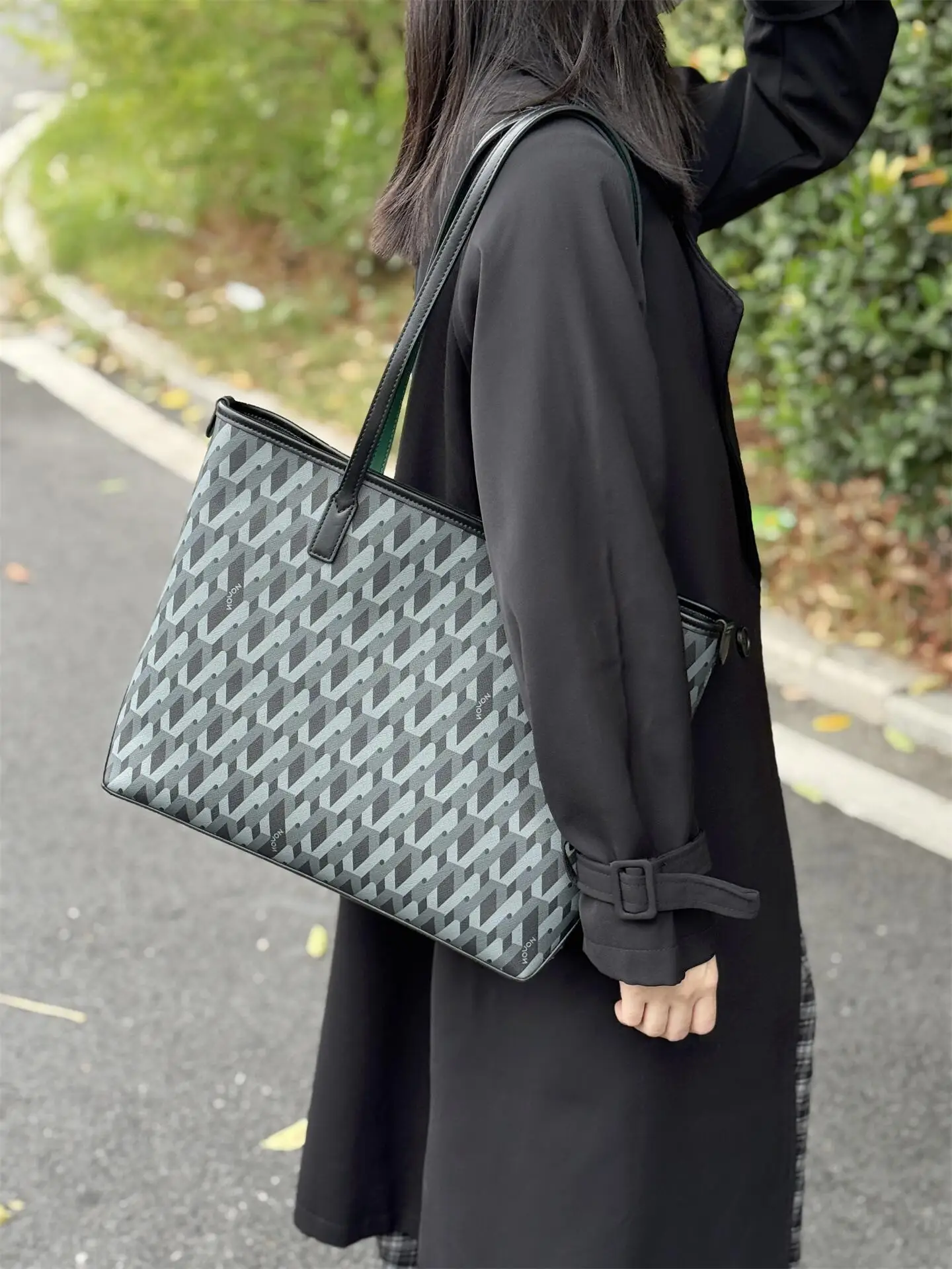 

Лимитированная серия: Вместительная женская сумка-тоут из ПВХ в ретро-стиле, на одно плечо, для поездок на работу, модная универсальная сумка-ведро