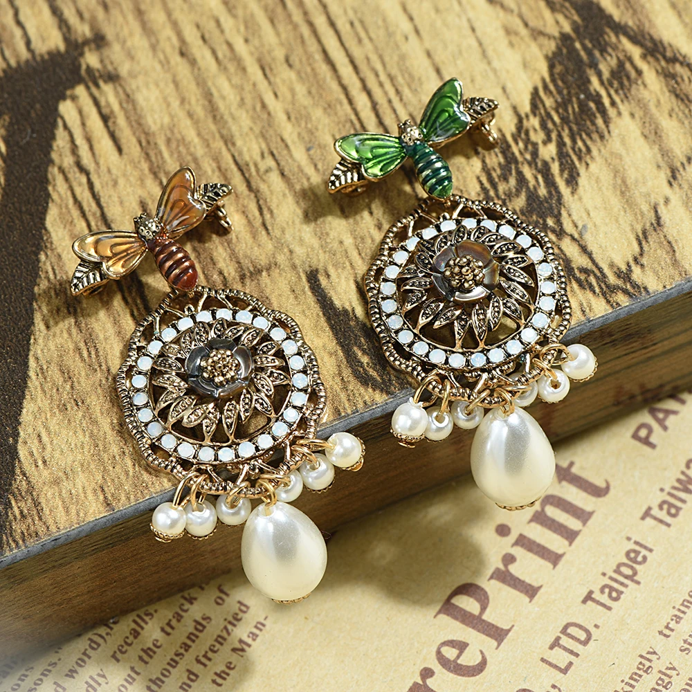 ICEY Vintage Gold Enamel Bee Rhinestones Flower Wreath Pearl Tassel Brooch  New year gift