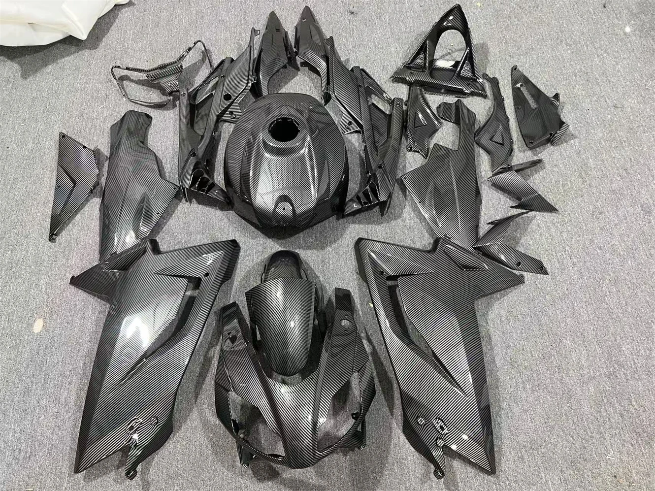 The motorcycle fairing kit is suitable for RS125 2006 2007 2008 2009 2010 2011 carbon fiber paint