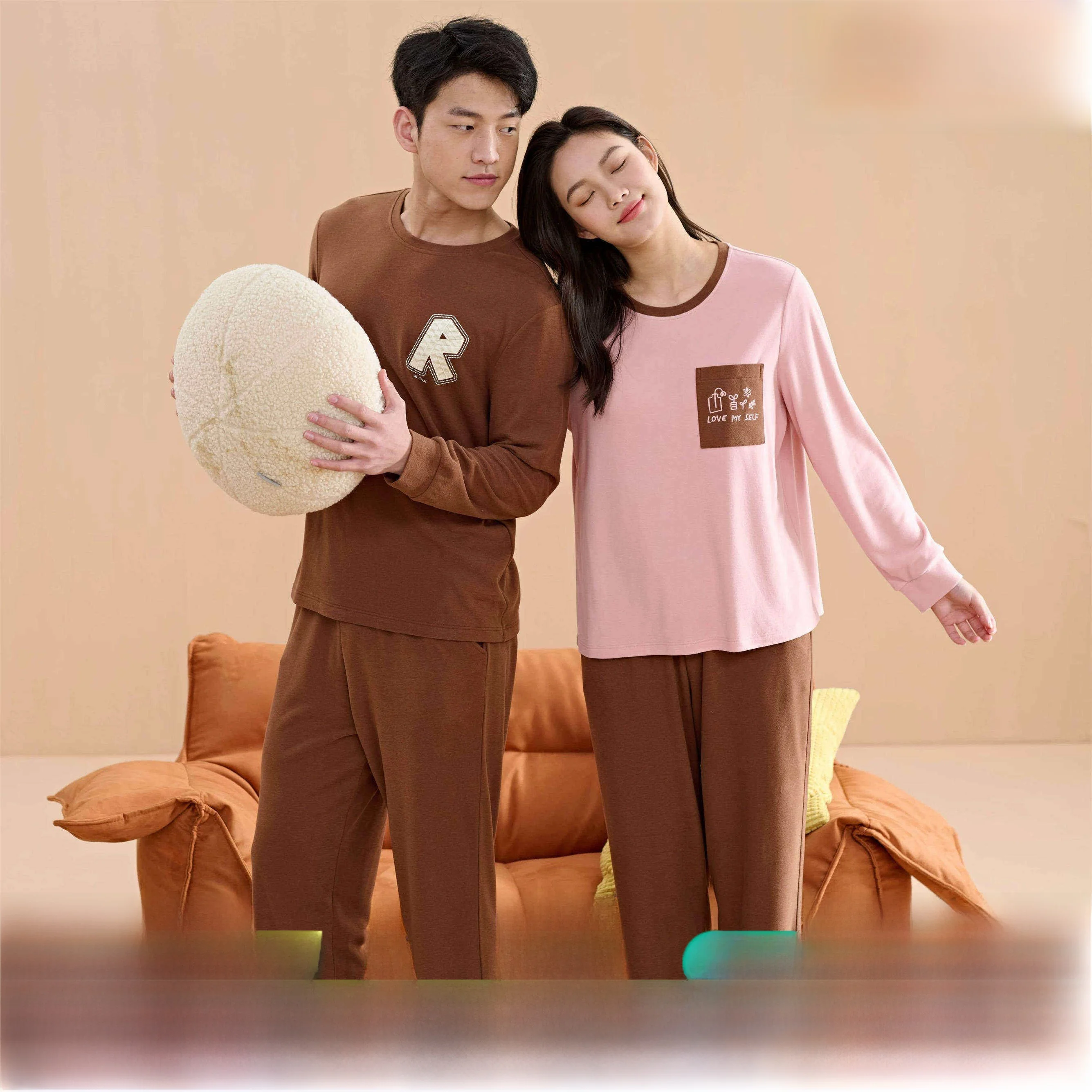 conjunto-de-ropa-de-dormir-italiana-para-parejas-2024-cuello-redondo-manga-larga-ropa-para-el-hogar-pijamas-de-proteina-de-seda-para-mujer-estilo-casual-otono