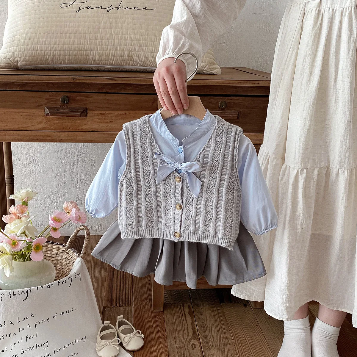 

Ins Autumn Infant Baby Girl Three-piece Set Bow Shirt Newborn Girls Pleated Skirt 1-3Y Baby Girls Single Breasted Vest Kid Girl