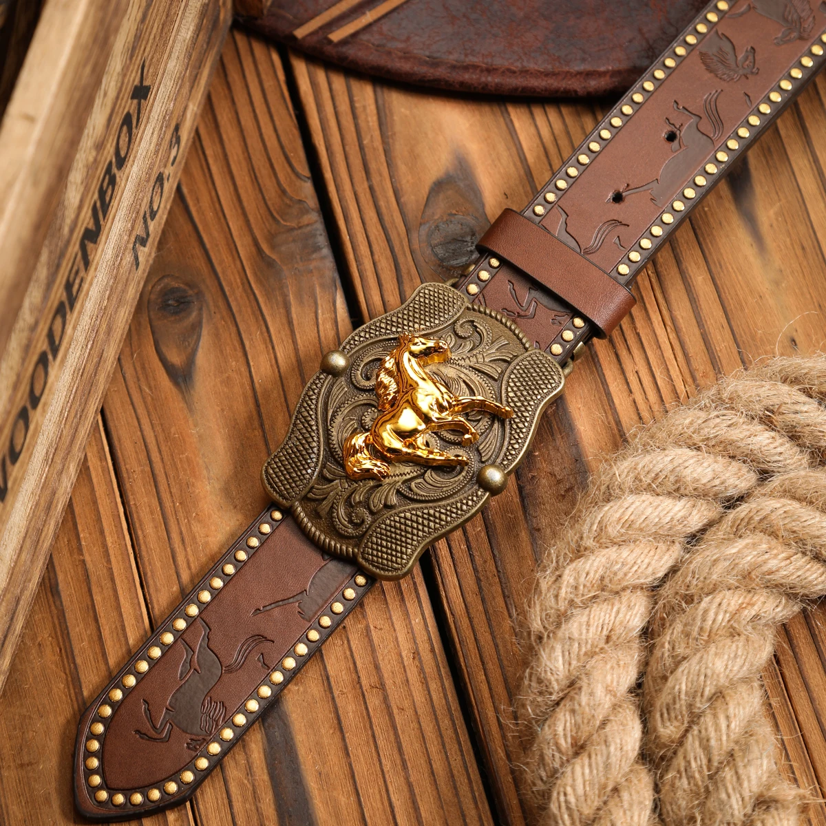 Ein Lässiger, Individueller und Retro-Gürtel, ein Kleidungs-Accessoire aus PU-Leder in Braun, mit Metallschnalle, Geeignet für Männer und Frauen – Detail 2