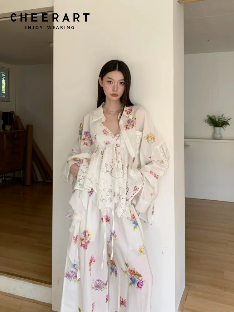 

CHEERART Отпускной хлопковый комплект из 3 предметов с цветочным принтом для женщин, летняя пляжная одежда, комплекты брюк, топ на бретельках и рубашка, новые поступления 2025 г.