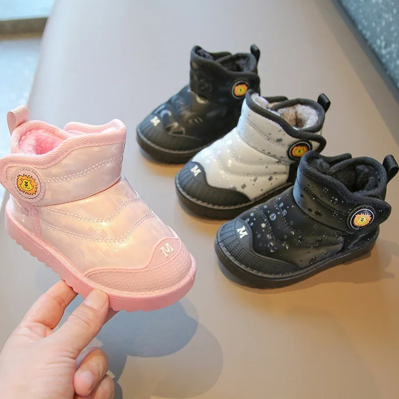 

Winter Child Boot 2025 New Korean Version Child Flat Bottom Warm Shoes Retro Girl Anti Slip Child Versatile Short Boots