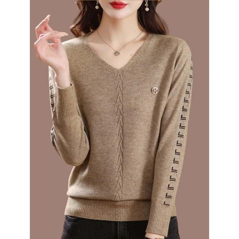 

Knitted Base Shirt for Women New Tops for Spring New V-neck Sweater Long-sleeved T-shirt for Women