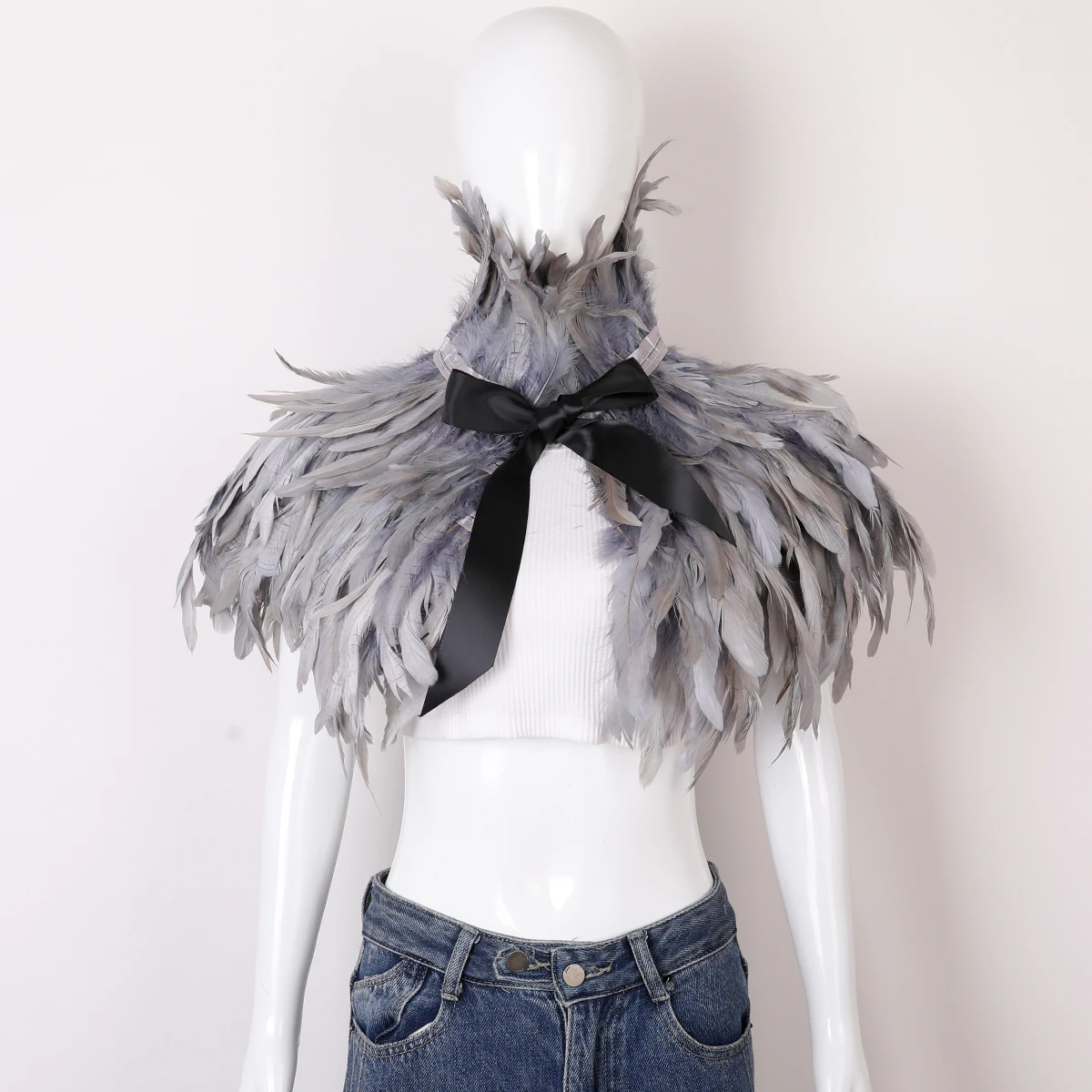 Feder-Schal-Cape – Gotischer Schulterüberwurf aus Naturfedern mit schwarzem Band zum Binden für Halloween, Karneval, Rave, Cosplay-Partys – Detail 5