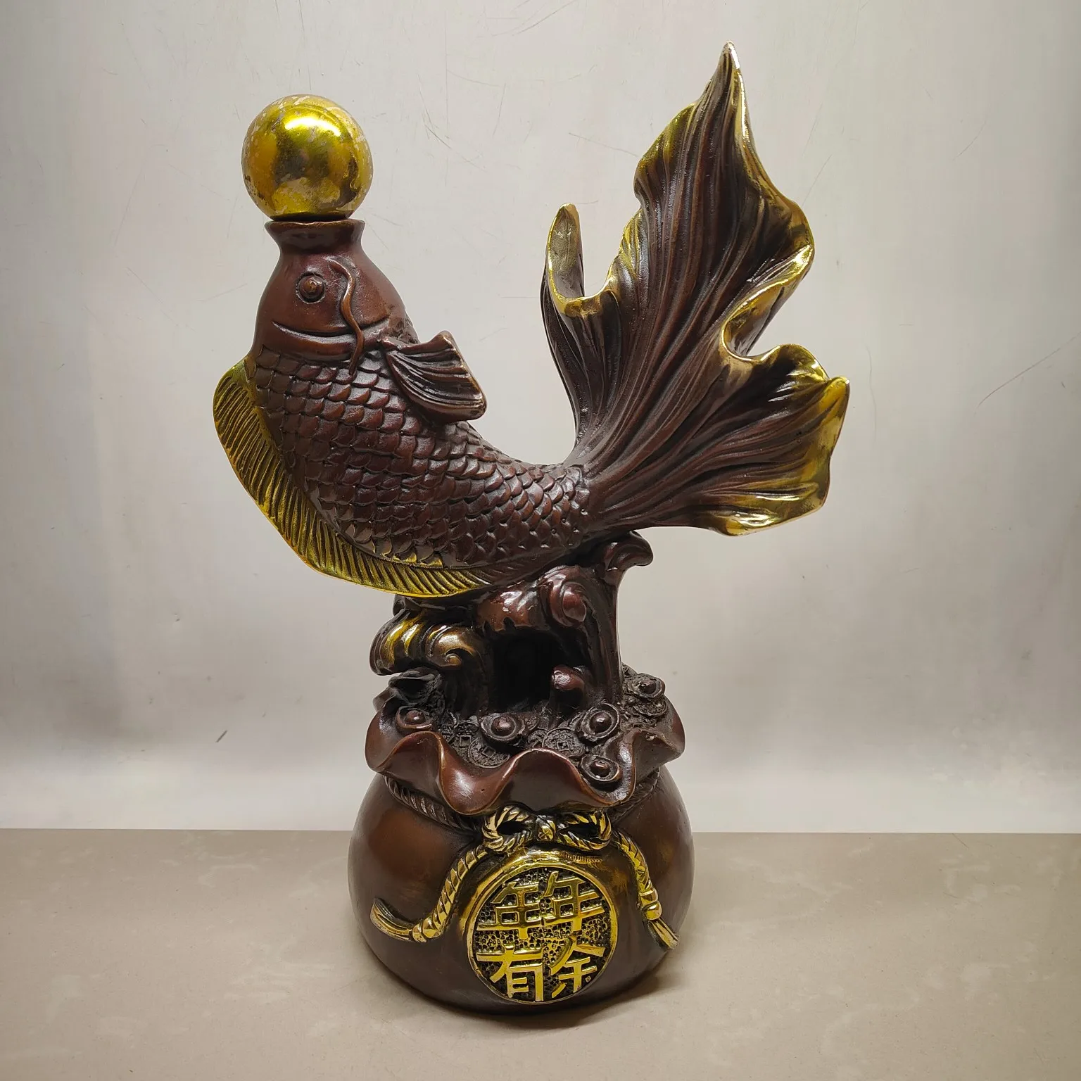 Yearly abundance, treasure basin fish figurine Material: Brass imitation of purple copper gilded antique craftsman,Free shipping